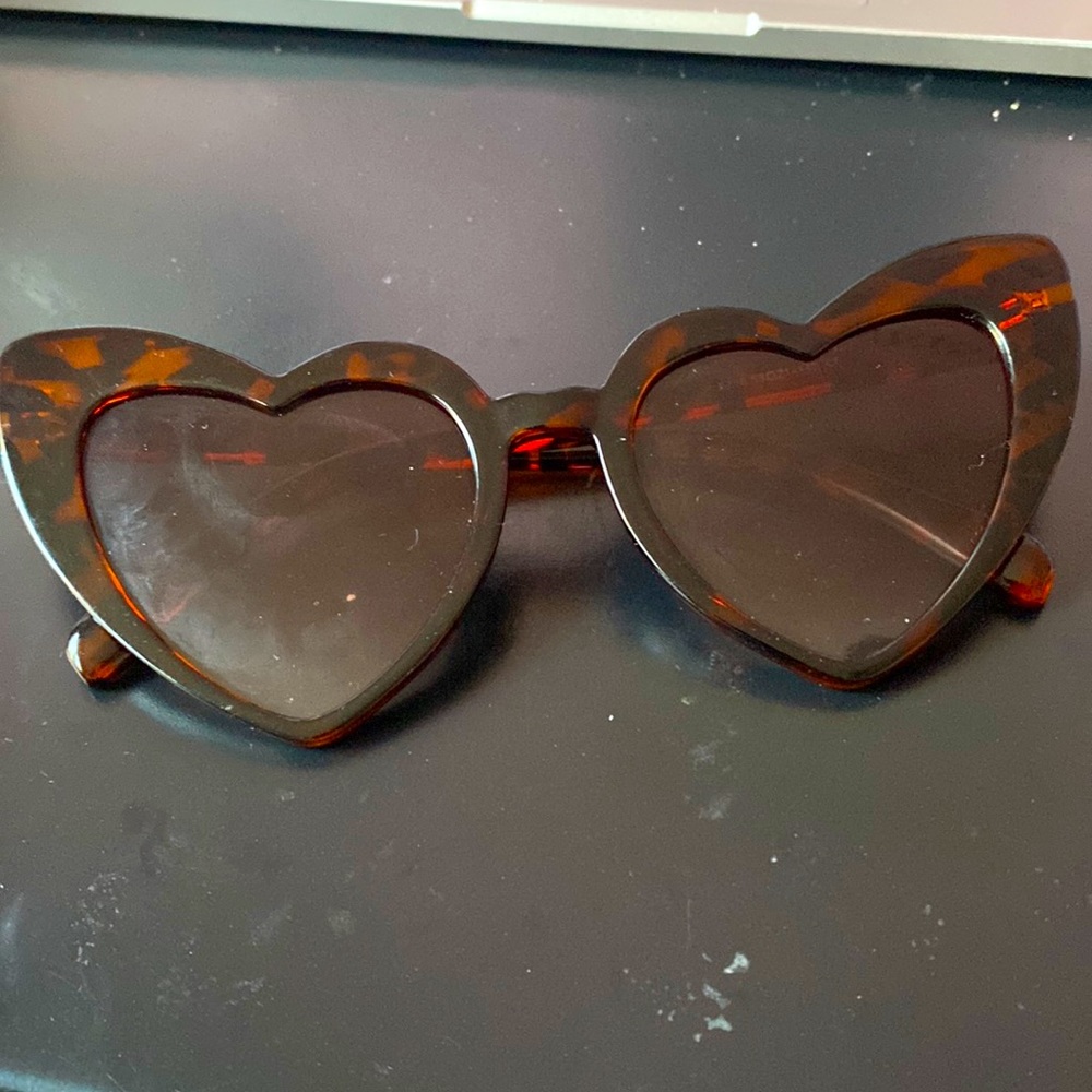 Leopard Heart Sunnies!